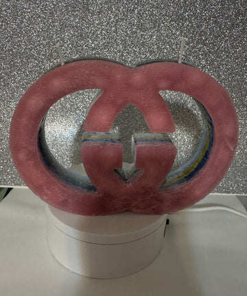 Decorative candle with mango scent
